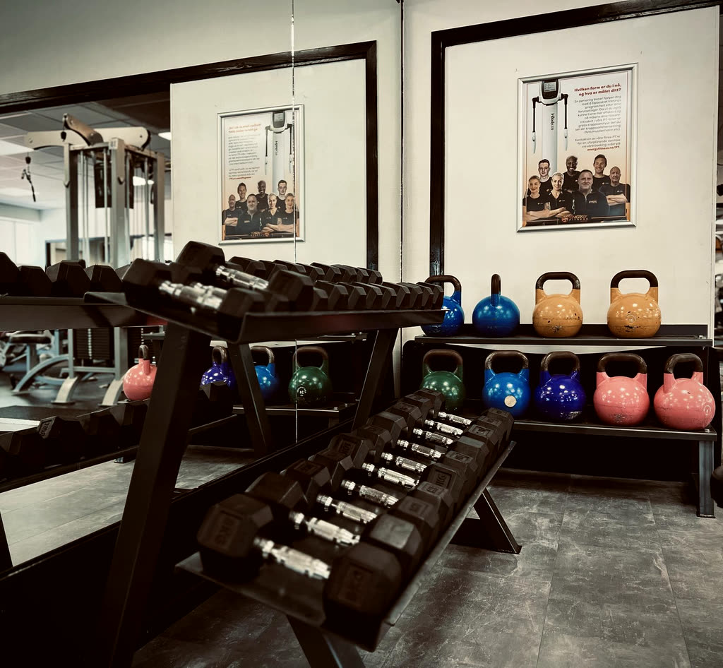 Manualer og kettlebells i frivektsområdet hos ENERGY Fitness Tønsberg